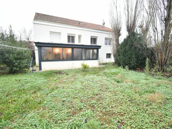 7 pièces 140 m² 750 m² Basse-Goulaine, proche du bourg, maison non mitoyenne, 4 chambres, terrain de 750 m2 (1)