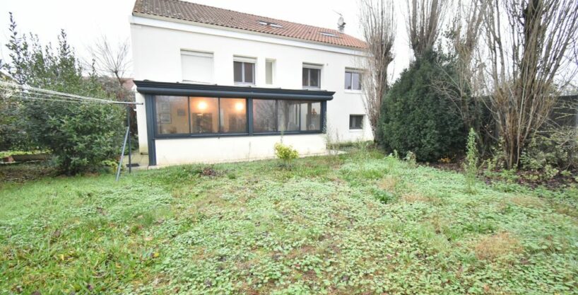 7 pièces 140 m² 750 m² Basse-Goulaine, proche du bourg, maison non mitoyenne, 4 chambres, terrain de 750 m2 (1)